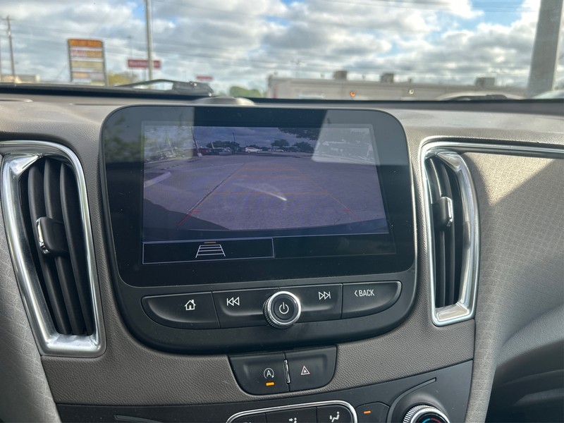 Chevrolet Malibu Vehicle Full-screen Gallery Image 16