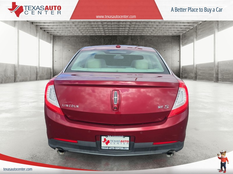 Lincoln MKS Vehicle Full-screen Gallery Image 6