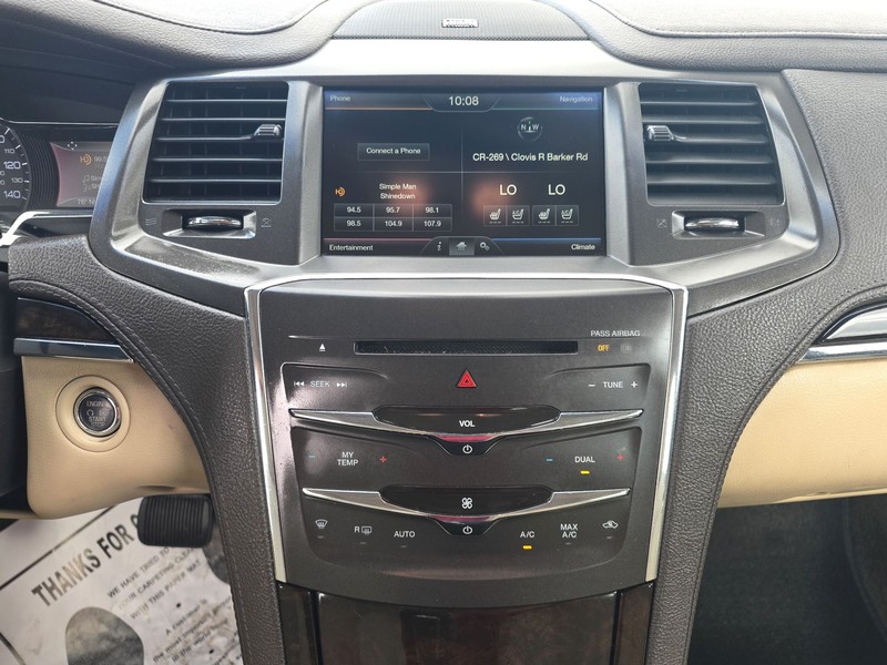 Lincoln MKS Vehicle Full-screen Gallery Image 11