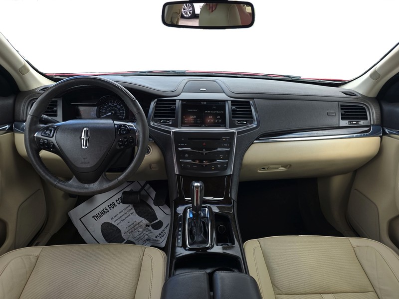 Lincoln MKS Vehicle Full-screen Gallery Image 15
