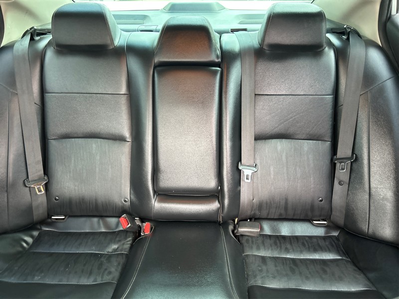 Nissan Altima Vehicle Full-screen Gallery Image 13