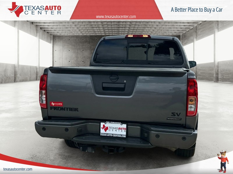 Nissan Frontier Vehicle Full-screen Gallery Image 5
