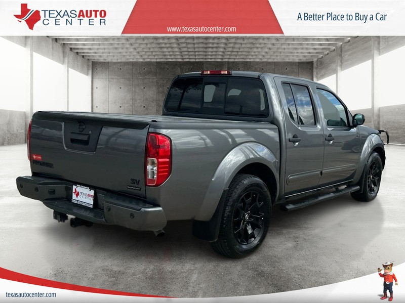 Nissan Frontier Vehicle Full-screen Gallery Image 6