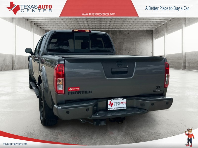 Nissan Frontier Vehicle Full-screen Gallery Image 7