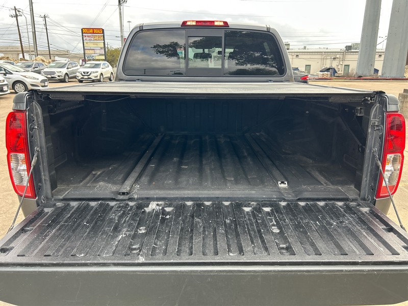 Nissan Frontier Vehicle Full-screen Gallery Image 10