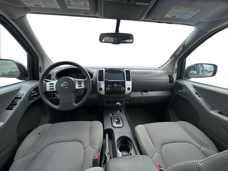Nissan Frontier Vehicle Full-screen Gallery Image 14