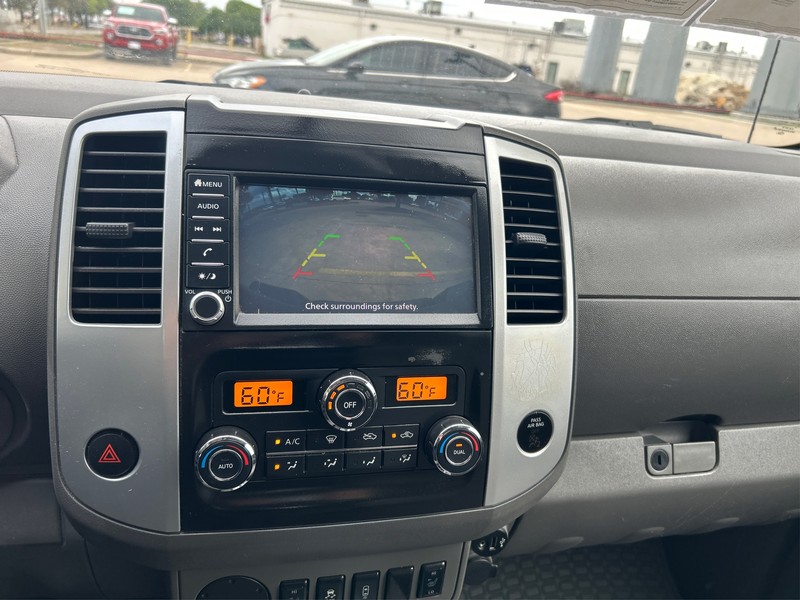 Nissan Frontier Vehicle Full-screen Gallery Image 16