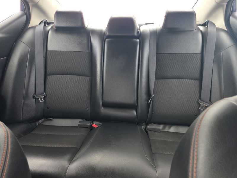 Nissan Altima Vehicle Full-screen Gallery Image 8