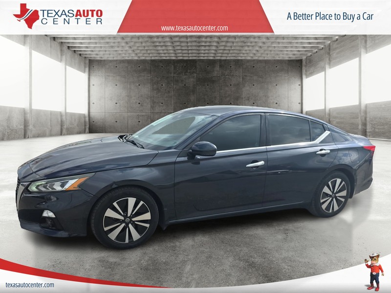 Nissan Altima Vehicle Full-screen Gallery Image 2