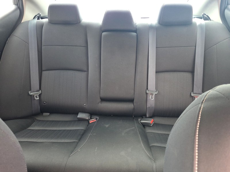 Nissan Altima Vehicle Full-screen Gallery Image 12