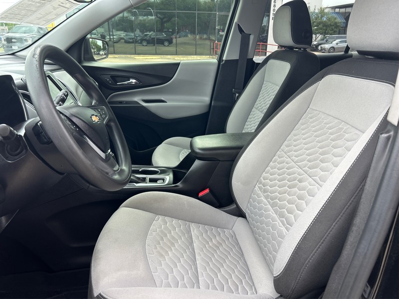 Chevrolet Equinox Vehicle Full-screen Gallery Image 9