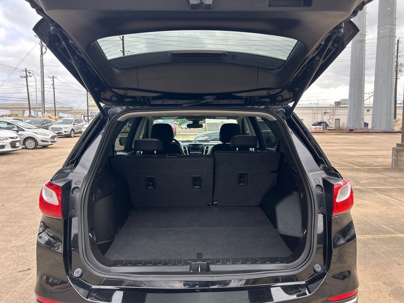 Chevrolet Equinox Vehicle Full-screen Gallery Image 11