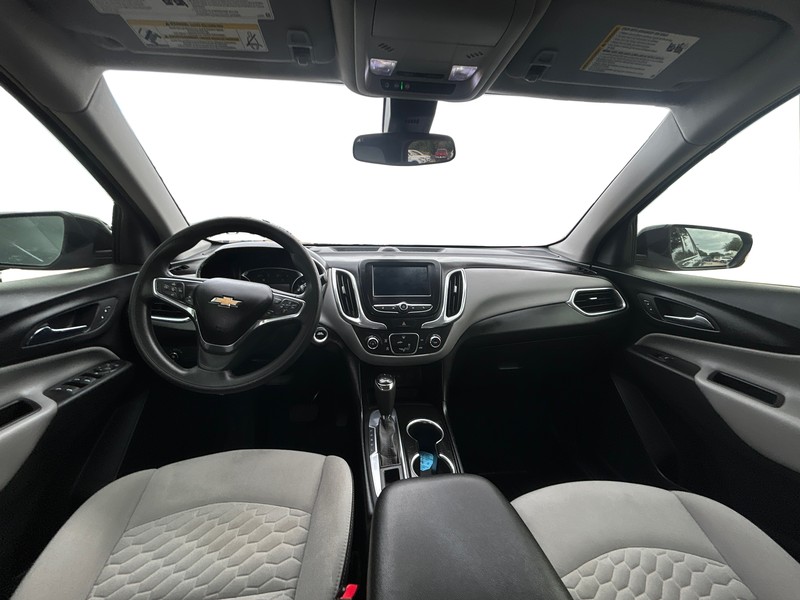 Chevrolet Equinox Vehicle Full-screen Gallery Image 15