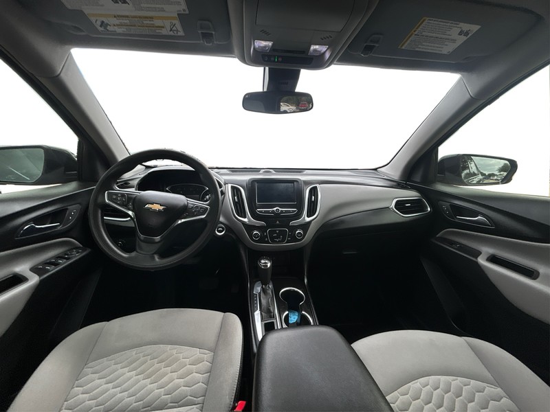 Chevrolet Equinox Vehicle Full-screen Gallery Image 16