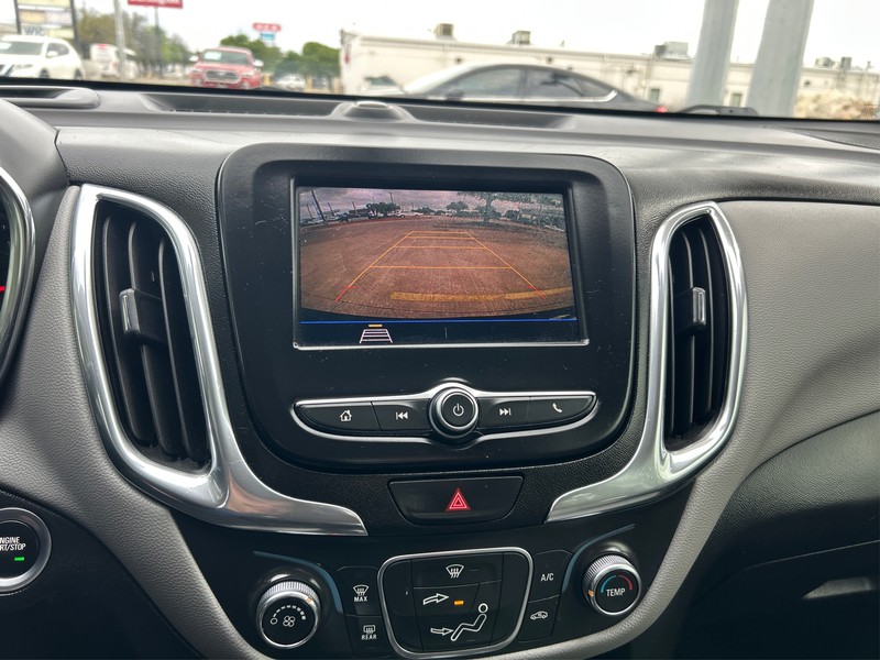 Chevrolet Equinox Vehicle Full-screen Gallery Image 17