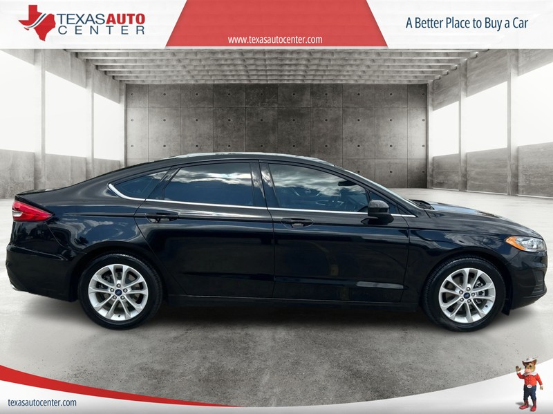 Ford Fusion Vehicle Full-screen Gallery Image 4
