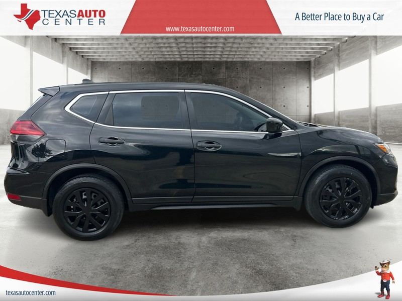 Nissan Rogue Vehicle Full-screen Gallery Image 4