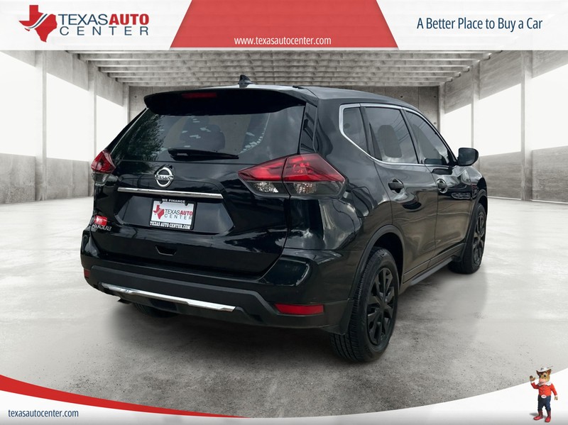 Nissan Rogue Vehicle Full-screen Gallery Image 7