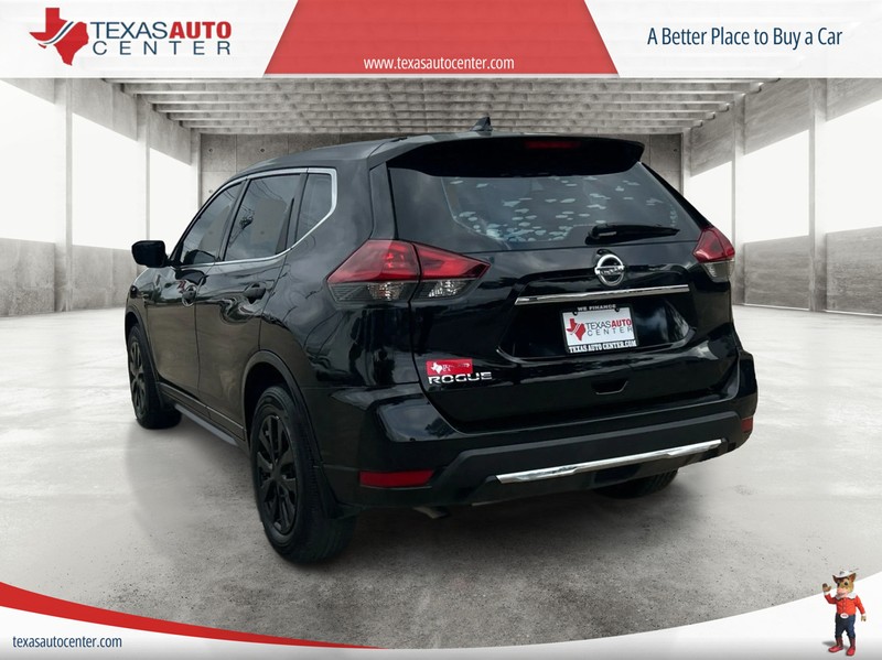 Nissan Rogue Vehicle Full-screen Gallery Image 8