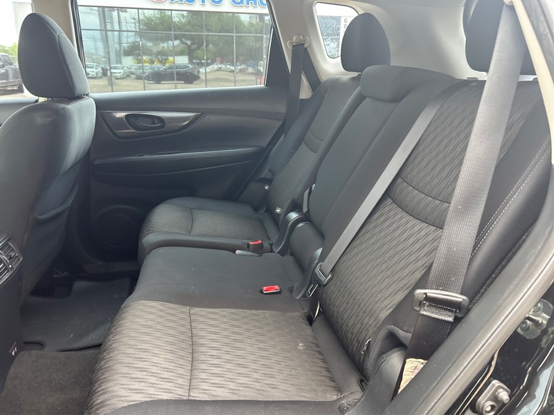 Nissan Rogue Vehicle Full-screen Gallery Image 10