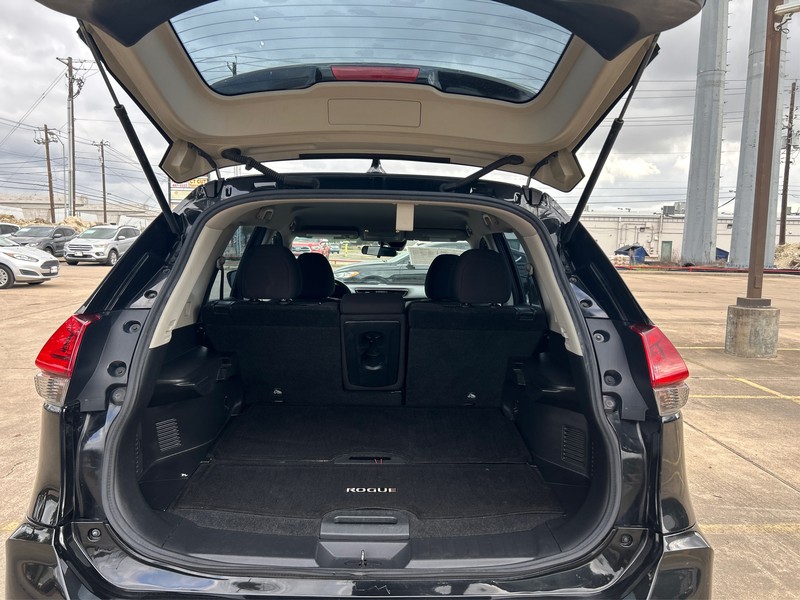 Nissan Rogue Vehicle Full-screen Gallery Image 11