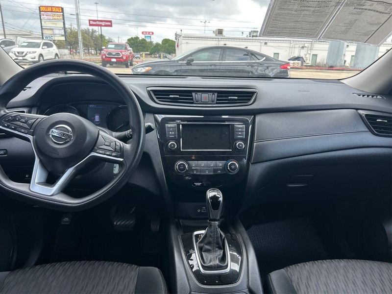 Nissan Rogue Vehicle Full-screen Gallery Image 12