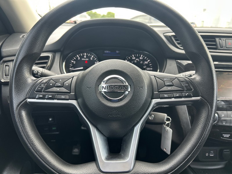 Nissan Rogue Vehicle Full-screen Gallery Image 14