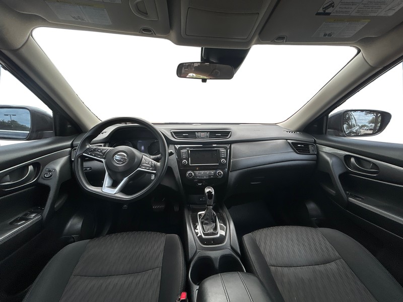 Nissan Rogue Vehicle Full-screen Gallery Image 15