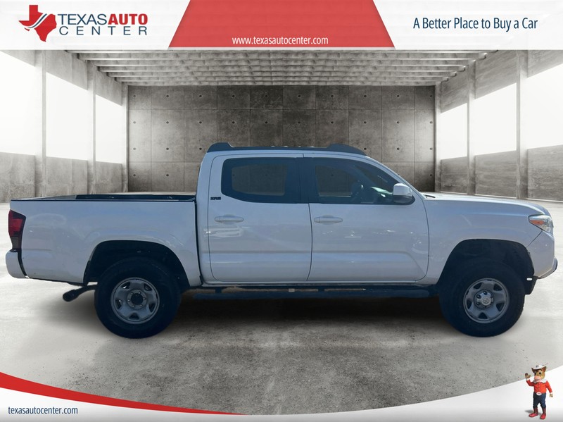 Toyota Tacoma Vehicle Full-screen Gallery Image 4