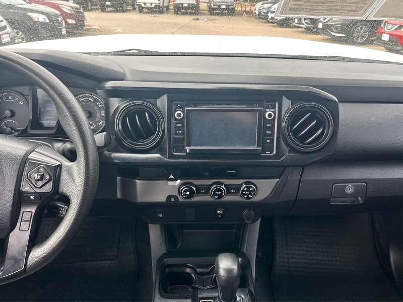 Toyota Tacoma Vehicle Full-screen Gallery Image 11