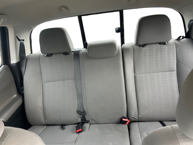 Toyota Tacoma Vehicle Full-screen Gallery Image 12