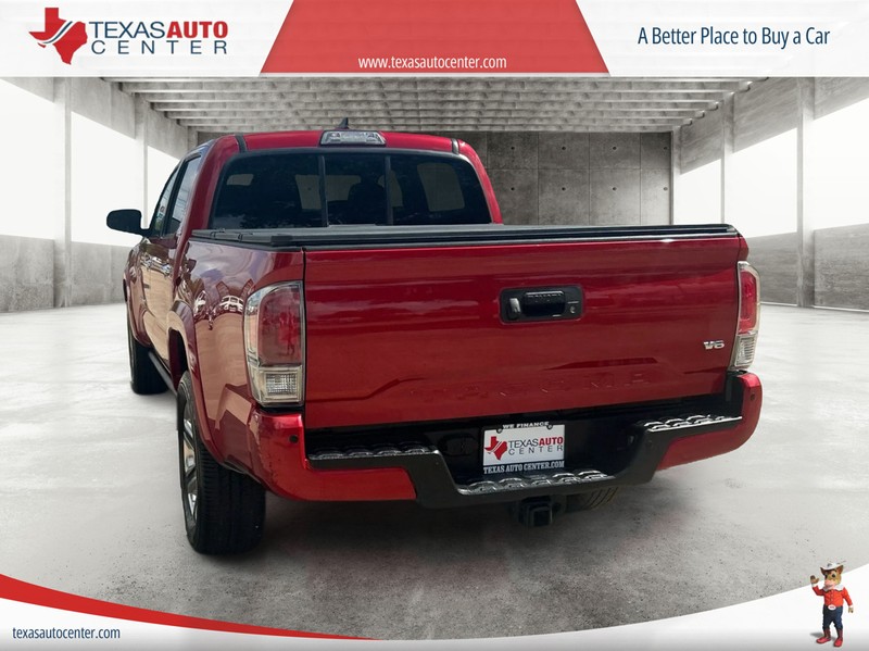 Toyota Tacoma Vehicle Full-screen Gallery Image 8