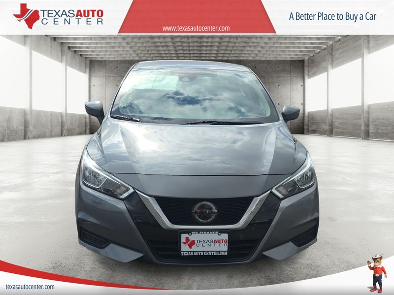 Nissan Versa Vehicle Full-screen Gallery Image 3