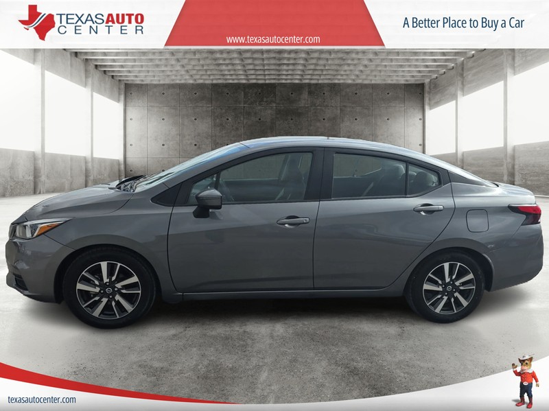 Nissan Versa Vehicle Full-screen Gallery Image 5