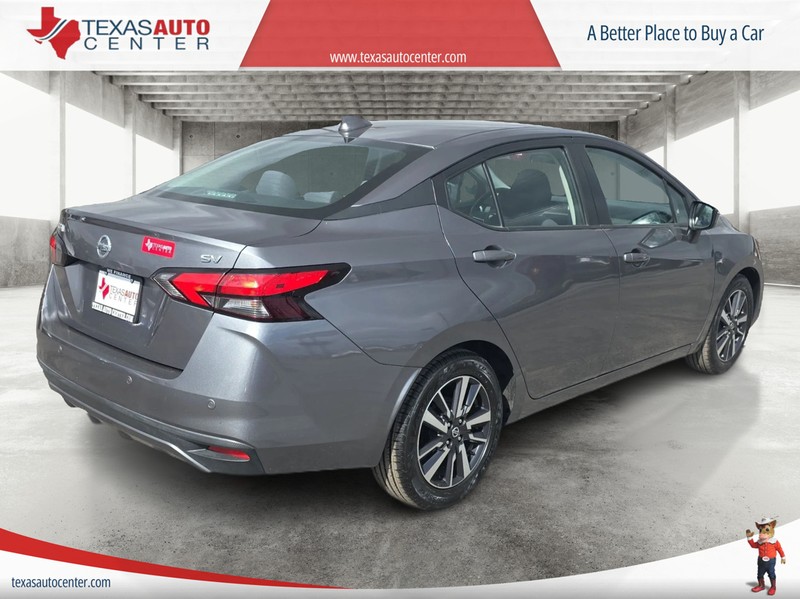 Nissan Versa Vehicle Full-screen Gallery Image 7