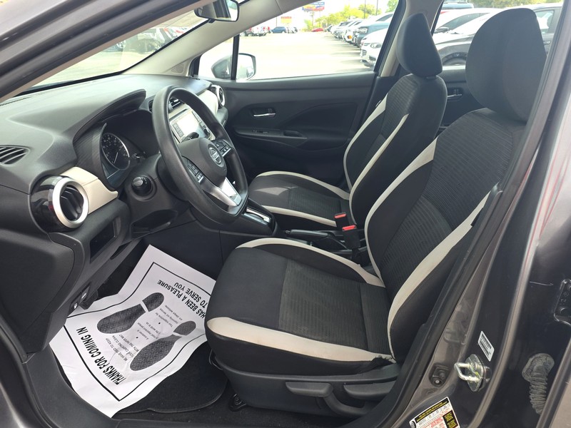 Nissan Versa Vehicle Full-screen Gallery Image 9