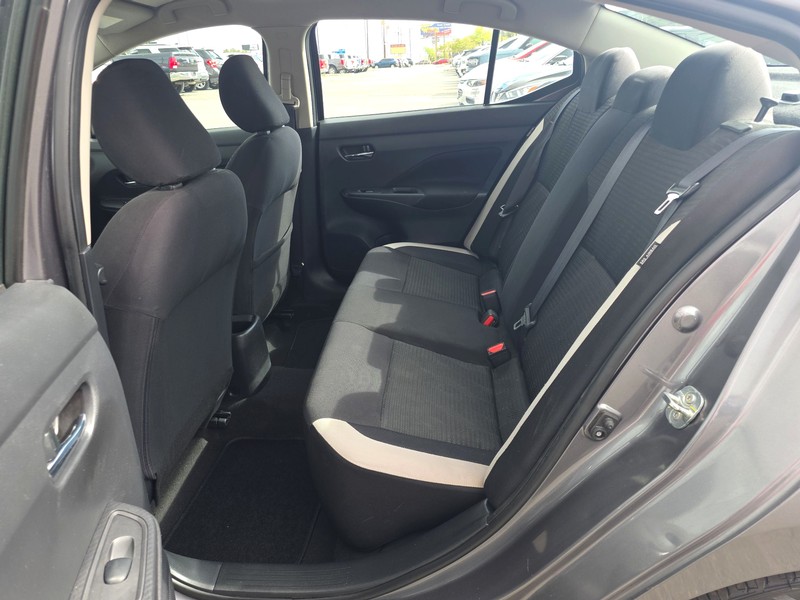 Nissan Versa Vehicle Full-screen Gallery Image 10