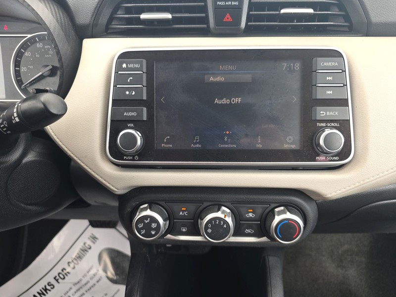 Nissan Versa Vehicle Full-screen Gallery Image 11