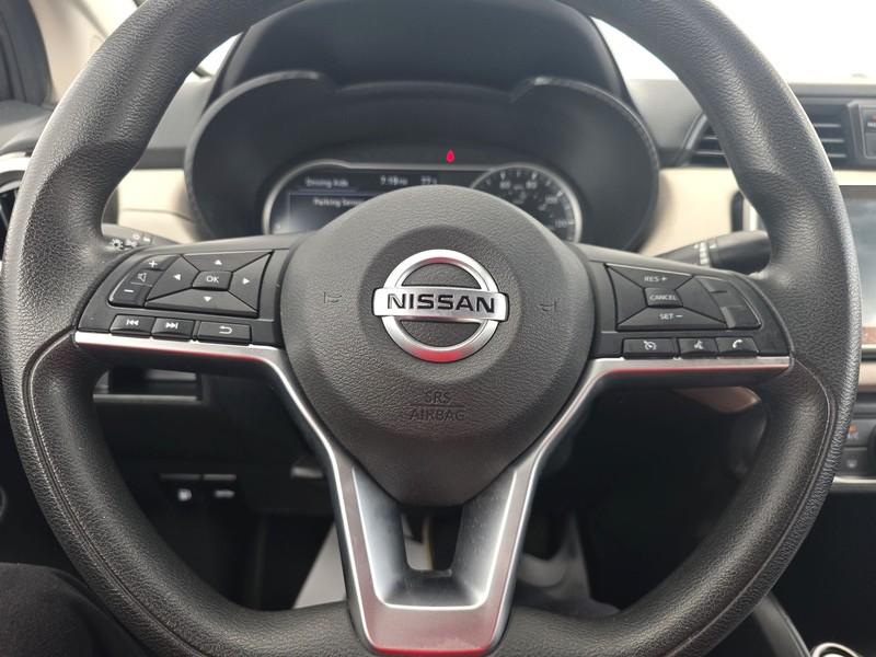 Nissan Versa Vehicle Full-screen Gallery Image 13