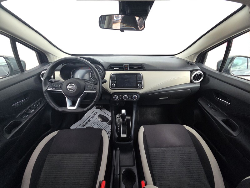 Nissan Versa Vehicle Full-screen Gallery Image 14