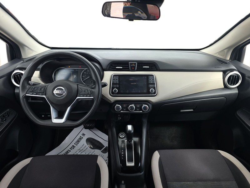 Nissan Versa Vehicle Full-screen Gallery Image 15