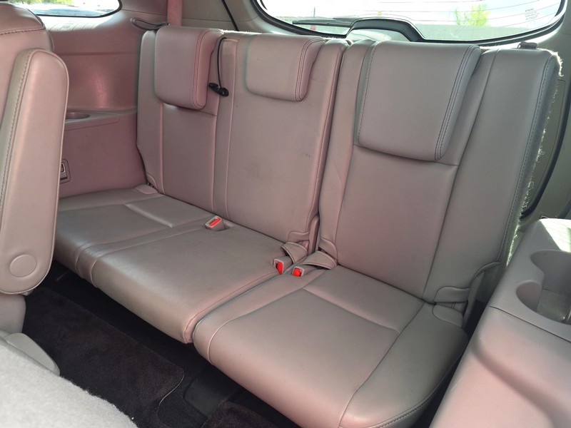 Toyota Highlander Vehicle Full-screen Gallery Image 19