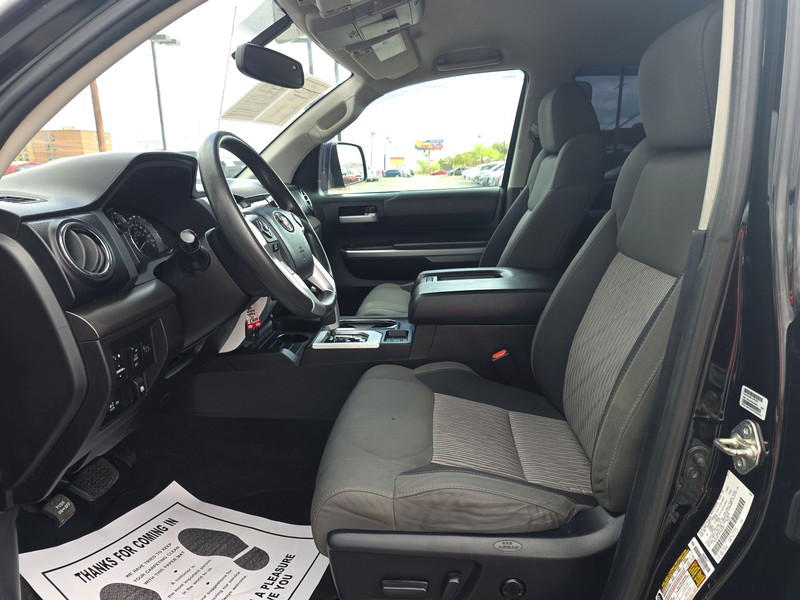 Toyota Tundra 4WD Vehicle Full-screen Gallery Image 9