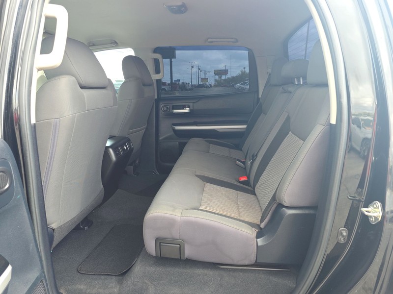 Toyota Tundra 4WD Vehicle Full-screen Gallery Image 10