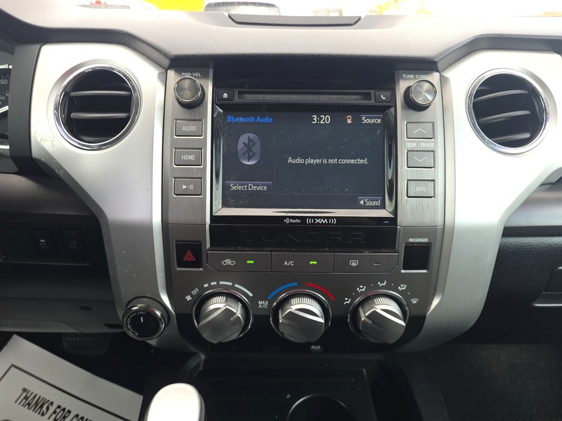 Toyota Tundra 4WD Vehicle Full-screen Gallery Image 11