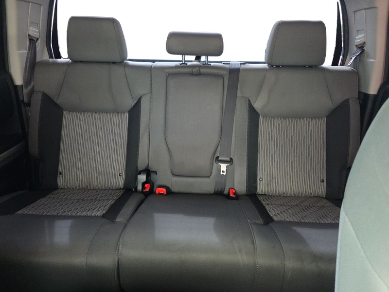 Toyota Tundra 4WD Vehicle Full-screen Gallery Image 12