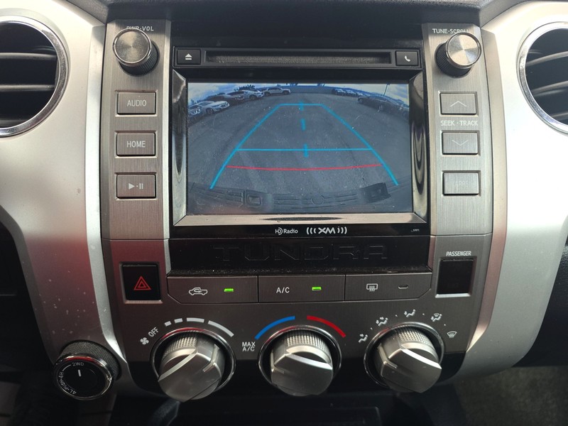 Toyota Tundra 4WD Vehicle Full-screen Gallery Image 16