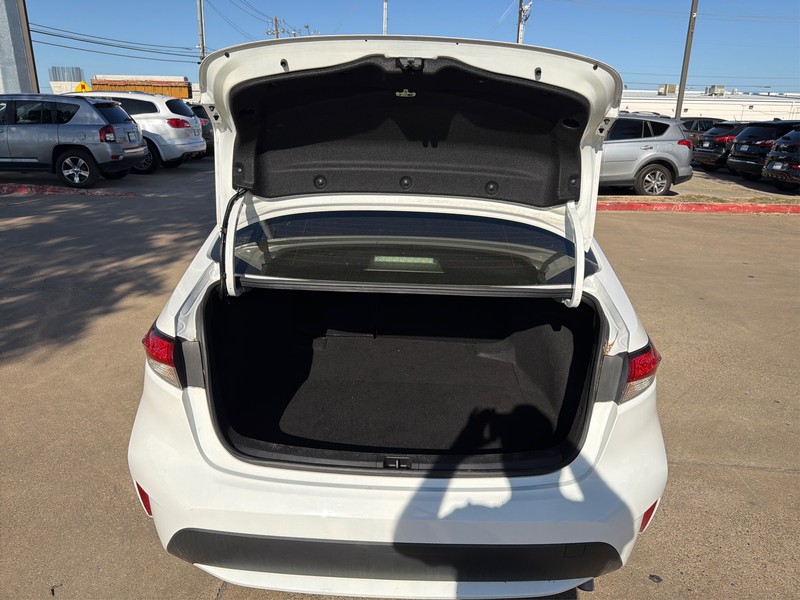 Toyota Corolla Vehicle Full-screen Gallery Image 11