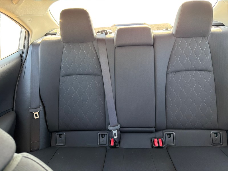 Toyota Corolla Vehicle Full-screen Gallery Image 13