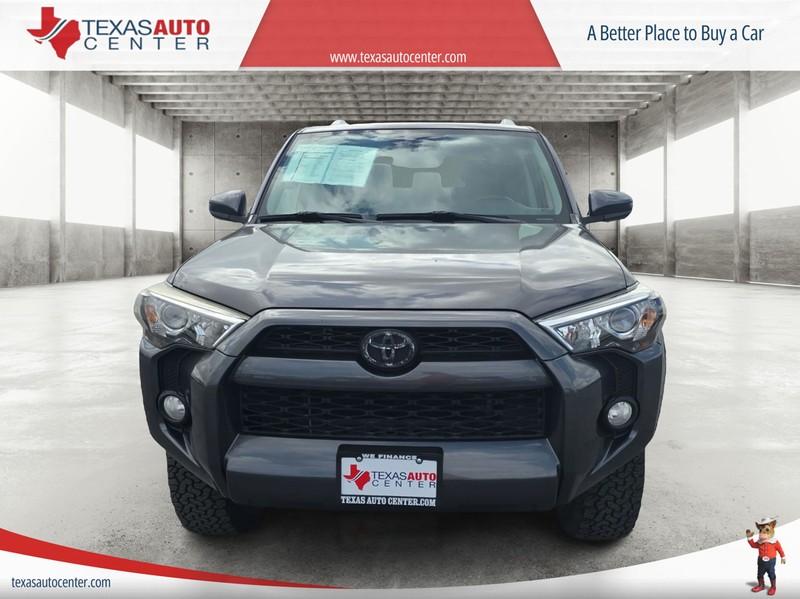 Toyota 4Runner Vehicle Full-screen Gallery Image 3